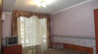 Гостиница Lukomorye Анапа Четырехместный номер с ванной-1