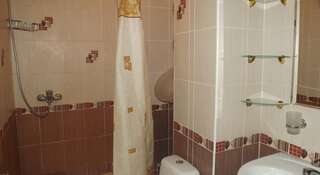 Гостиница Lukomorye Анапа Cемейный номер с отдельной ванной комнатой-3